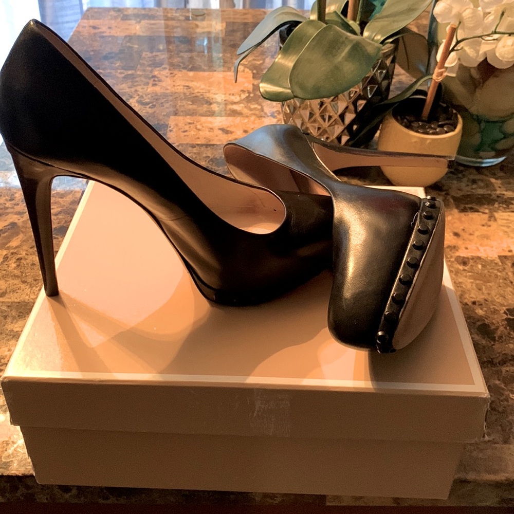 Size 8 Michael Kora wore 2 times